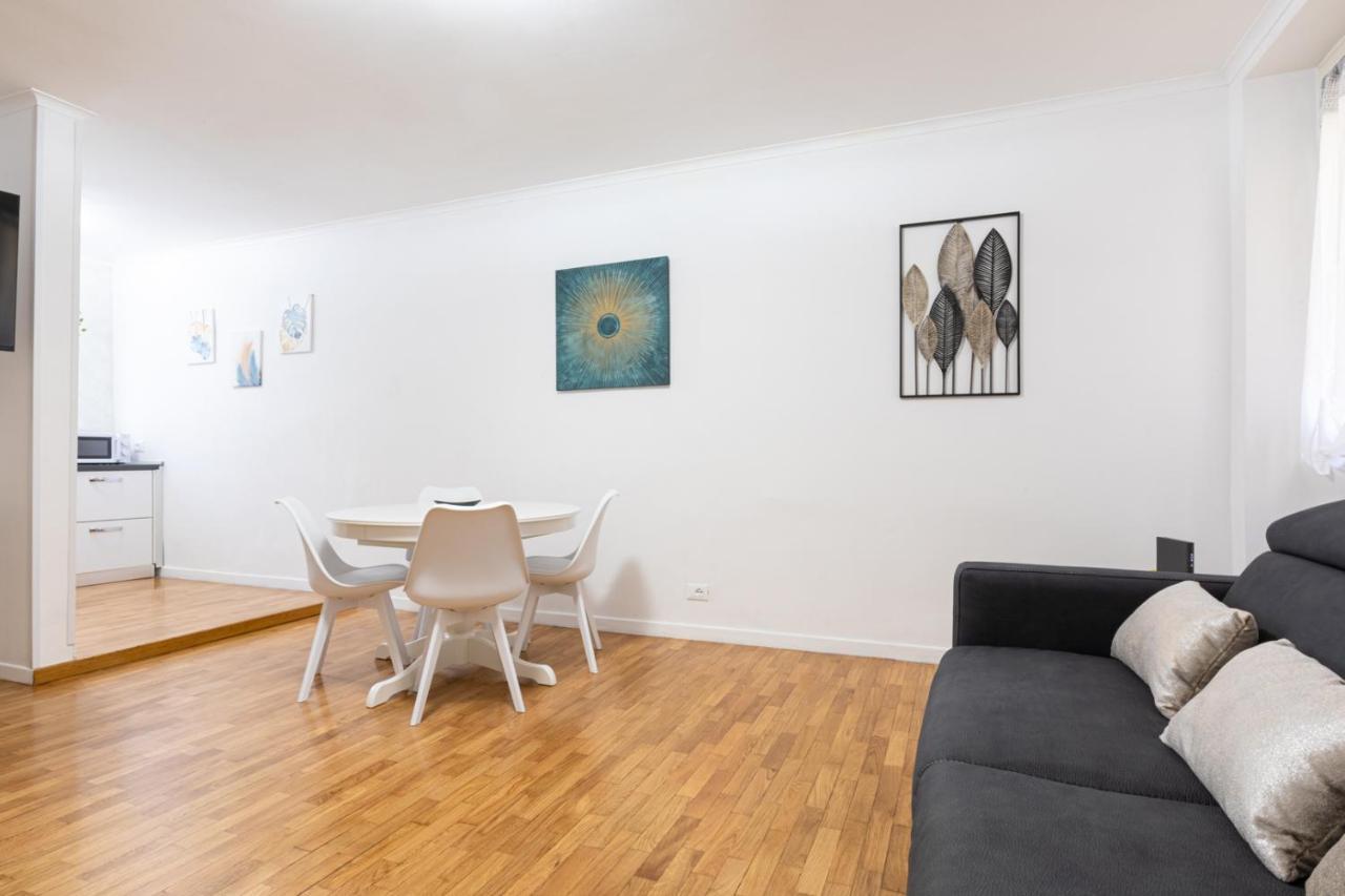 Mosaic Trastevere Silver Apartment - Top Collection 로마 외부 사진