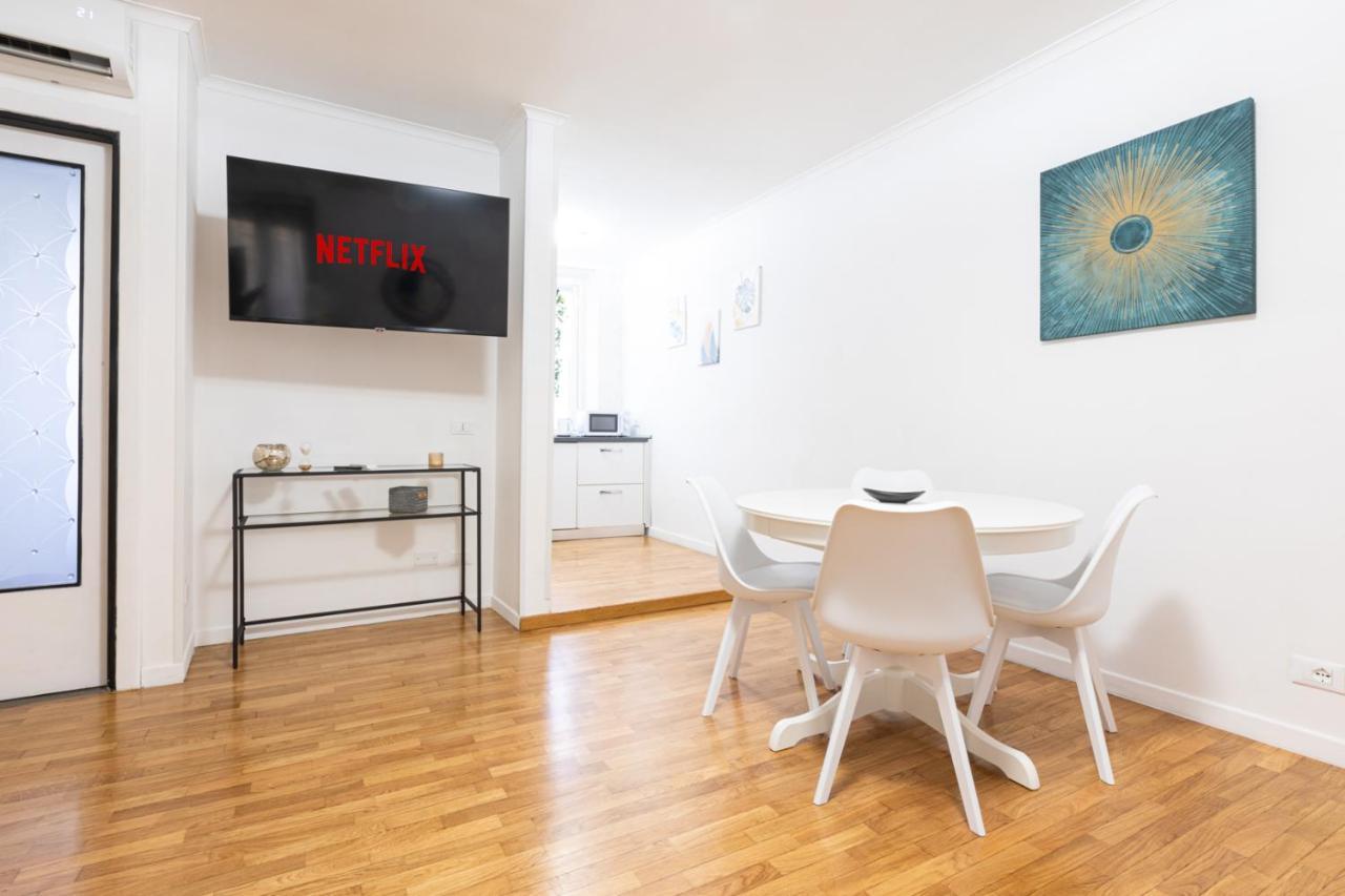 Mosaic Trastevere Silver Apartment - Top Collection 로마 외부 사진