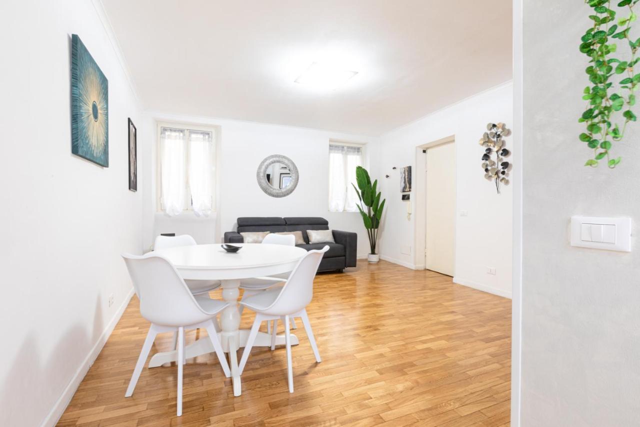 Mosaic Trastevere Silver Apartment - Top Collection 로마 외부 사진