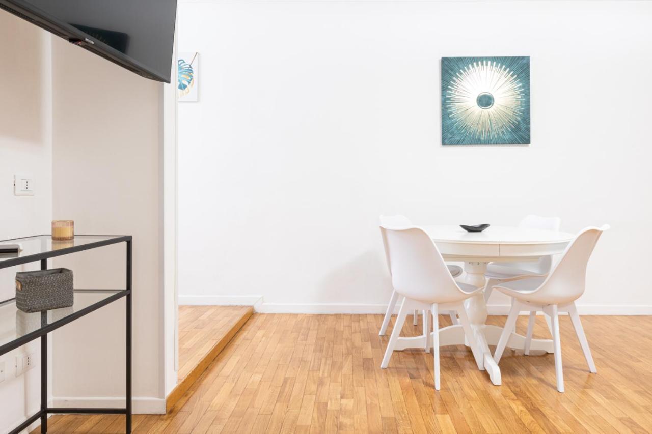 Mosaic Trastevere Silver Apartment - Top Collection 로마 외부 사진