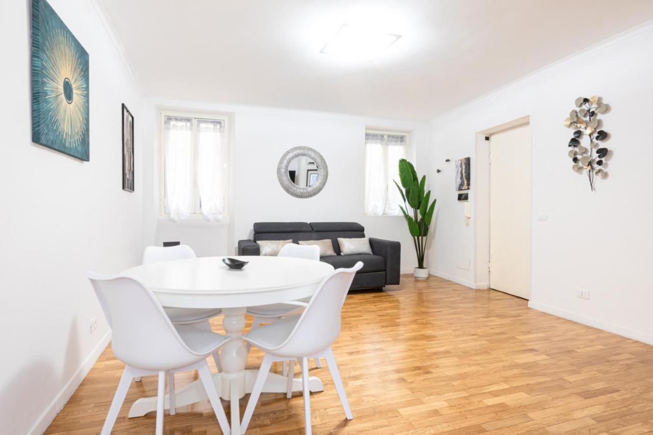 Mosaic Trastevere Silver Apartment - Top Collection 로마 외부 사진